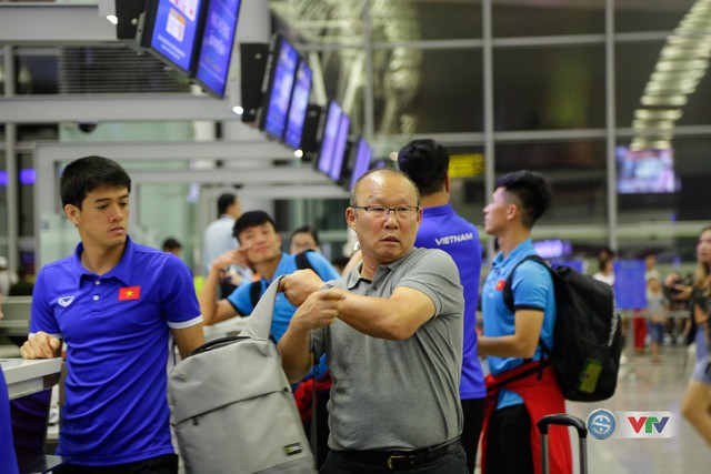 ẢNH: Chuẩn bị cho AFF Cup 2018, ĐT Việt Nam lên đường sang Hàn Quốc tập huấn - Ảnh 15.