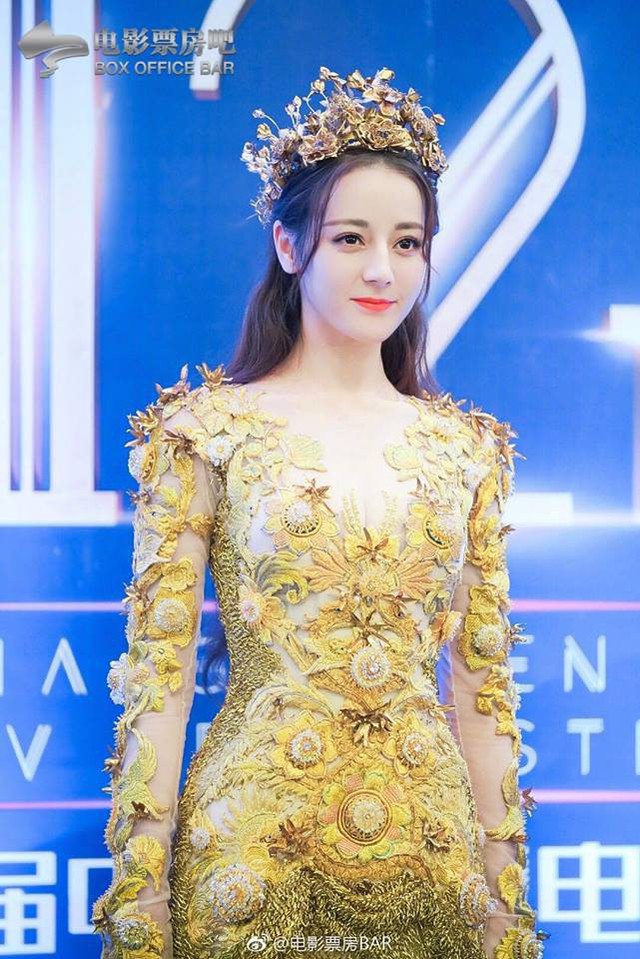 Fan bấn loạn vì Nữ thần Kim ưng 2018 Địch Lệ Nhiệt Ba đẹp xuất sắc - Ảnh 9.