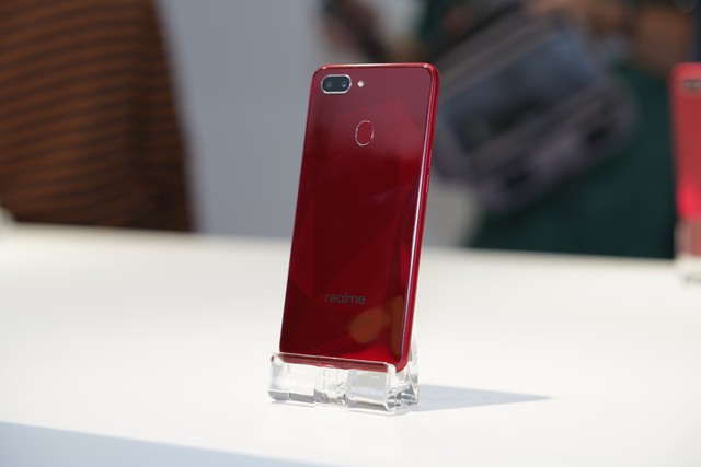Realme ra mắt smartphone tai thỏ giá chỉ 2,5 triệu đồng - Ảnh 2.