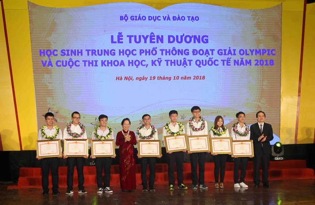 Tuyên dương học sinh THPT đoạt giải Olympic và Cuộc thi Khoa học kỹ thuật quốc tế 2018 - Ảnh 6.