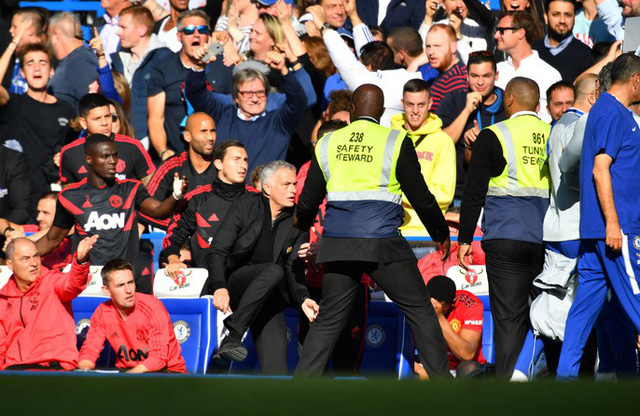 VIDEO: Mất chiến thắng ở giây cuối, Mourinho điên tiết đòi tẩn HLV Chelsea - Ảnh 3.