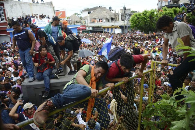 Biên giới Mexico - Guatemala quá tải vì người di cư - Ảnh 1.