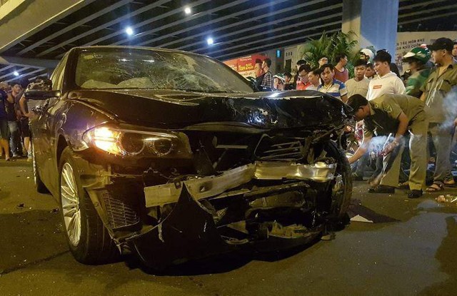 Nữ tài xế xe BMW gây tai nạn ở TP.HCM không phải lãnh đạo PVCombank - Ảnh 1.
