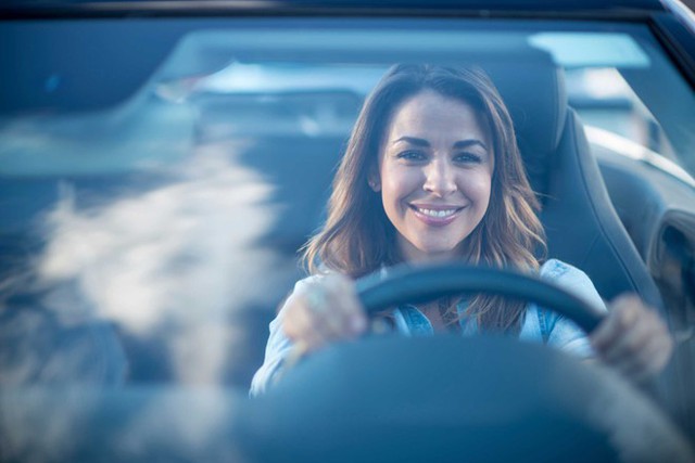 Phụ nữ lái ô tô cần đặc biệt lưu ý những điều này để tránh tai nạn đáng tiếc - Ảnh 2.