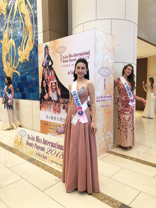 Mới đến Miss International 2018, Thùy Tiên đã liên tiếp ghi điểm - Ảnh 1.