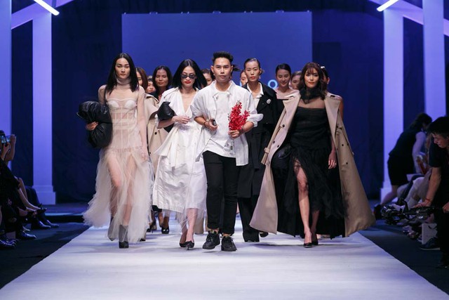 Siêu mẫu Lan Khuê kiêu kỳ trên sàn diễn Tuần lễ thời trang quốc tế Việt Nam Thu - Đông 2018 - Ảnh 30.