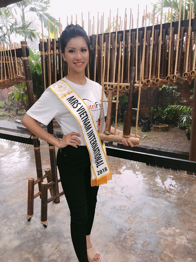 Đại diện Việt Nam rạng ngời bên dàn thí sinh Hoa hậu Quý bà 2018 - Ảnh 2.