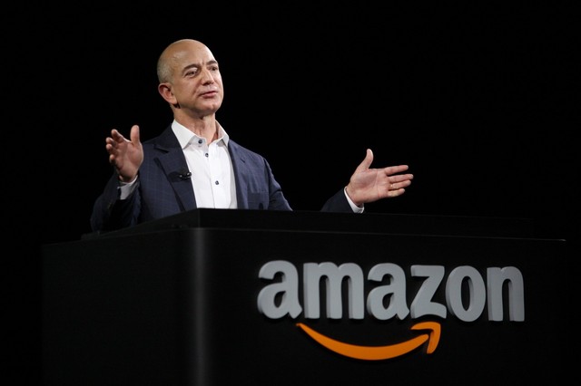 Thu nhập cả năm nhân viên tại Amazon bằng… 11,5 giây làm việc của Jeff Bezos - Ảnh 2.