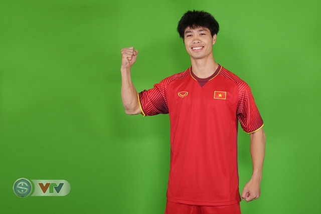 Ấn tượng buổi chụp hình của ĐTQG Việt Nam trước thềm AFF Cup 2018 - Ảnh 9.