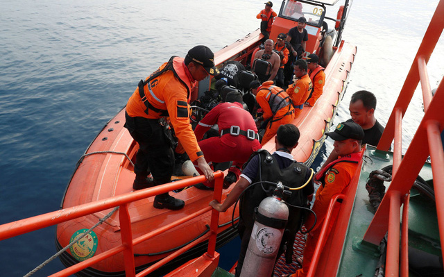 Tìm thấy hộp đen của máy bay chở 189 người rơi xuống biển tại Indonesia - Ảnh 2.
