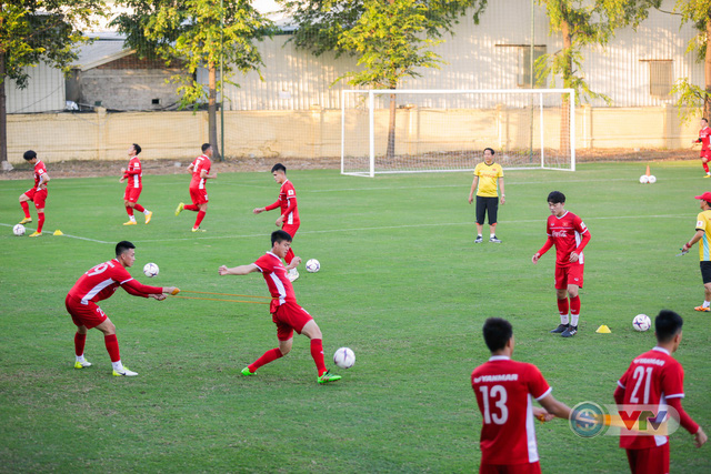 AFF Cup 2018: ĐTQG Việt Nam tập kín trước ngày sang Lào - Ảnh 1.