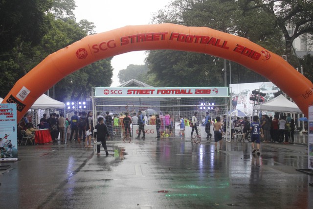 Sôi động ngày hội bóng đá đường phố SCG Street Football 2018 giữa phố đi bộ Hồ Hoàn Kiếm - Ảnh 7.