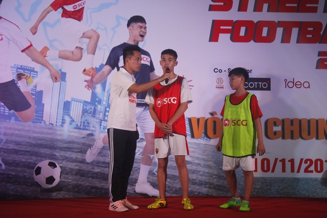 Sôi động ngày hội bóng đá đường phố SCG Street Football 2018 giữa phố đi bộ Hồ Hoàn Kiếm - Ảnh 13.
