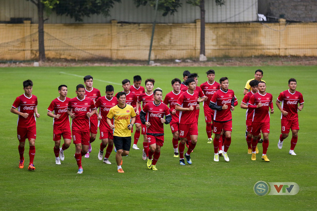 ẢNH: ĐT Việt Nam trở lại tập luyện chuẩn bị cho trận gặp ĐT Malaysia - Ảnh 1.