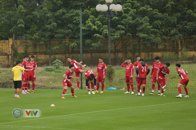 ẢNH: ĐT Việt Nam trở lại tập luyện chuẩn bị cho trận gặp ĐT Malaysia - Ảnh 6.