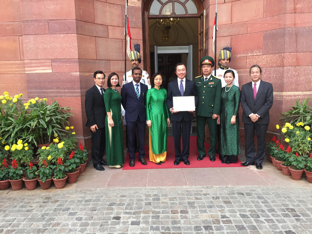 Đại sứ Phạm Sanh Châu trình Quốc thư lên Tổng thống Ấn Độ - Ảnh 1.