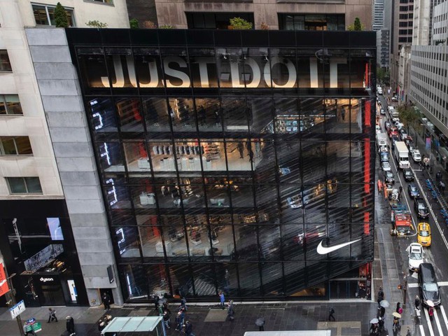 Choáng ngợp với bộ sưu tập giày Nike bán chạy nhất mọi thời đại - Ảnh 1.