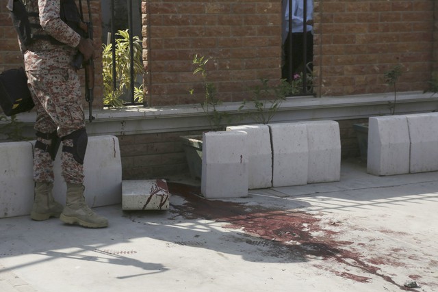 Lãnh sự quán Trung Quốc ở Pakistan bị tấn công, 2 cảnh sát thiệt mạng - Ảnh 7.