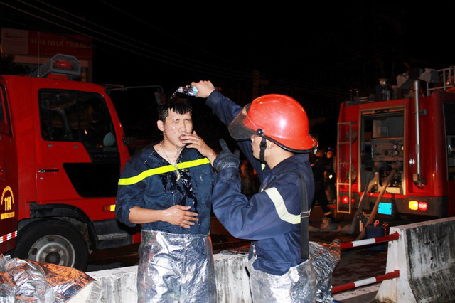 Cháy bãi chứa xe bồn tại Nha Trang, Khánh Hòa - Ảnh 4.
