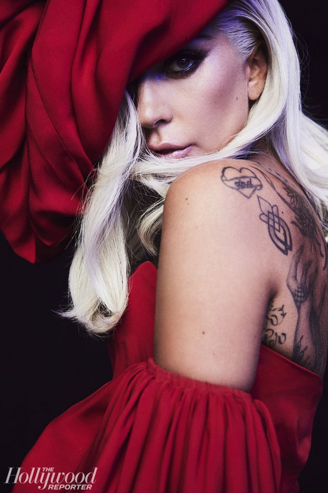 Lady Gaga cực quyến rũ với sắc đỏ - Ảnh 2.