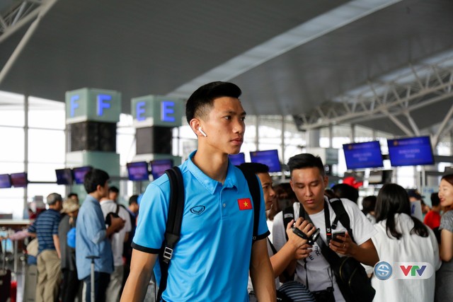 ĐT Việt Nam lên đường sang Lào dự trận ra quân AFF Suzuki Cup 2018 - Ảnh 8.