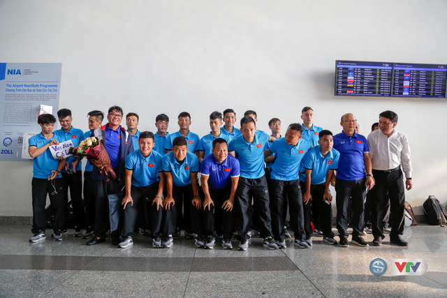 ĐT Việt Nam lên đường sang Lào dự trận ra quân AFF Suzuki Cup 2018 - Ảnh 2.