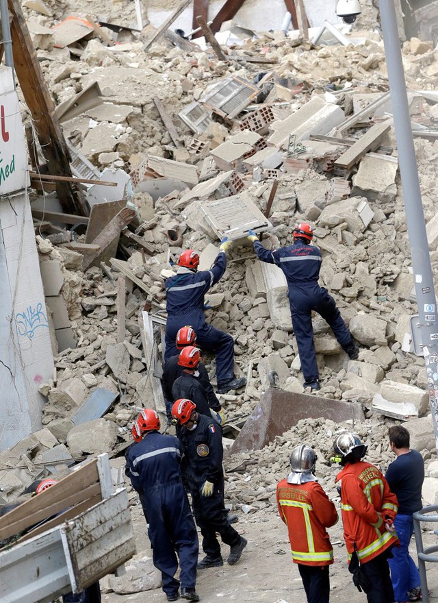 Sập 2 tòa nhà tại Marseille, Pháp, 8 người có thể đã thiệt mạng - Ảnh 3.