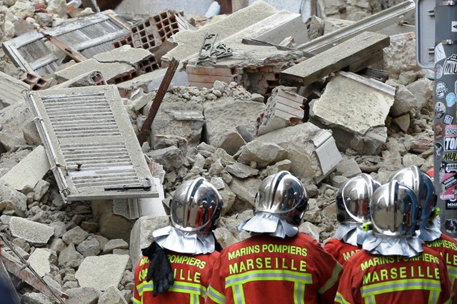 Sập 2 tòa nhà tại Marseille, Pháp, 8 người có thể đã thiệt mạng - Ảnh 7.