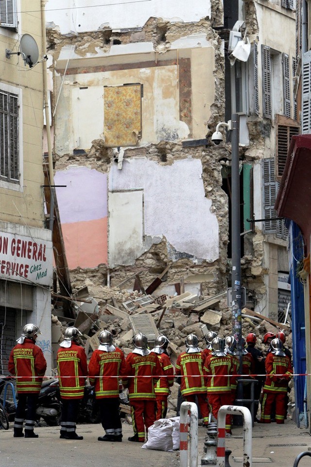 Sập 2 tòa nhà tại Marseille, Pháp, 8 người có thể đã thiệt mạng - Ảnh 8.
