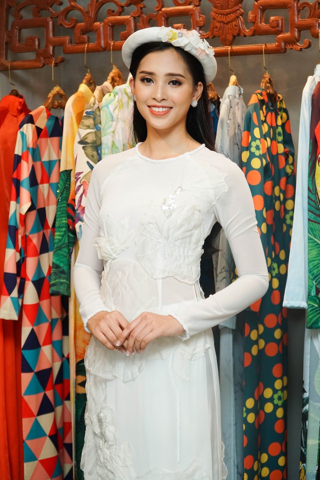Hoa hậu Tiểu Vy khoe trang phục tham dự Miss World - Ảnh 12.