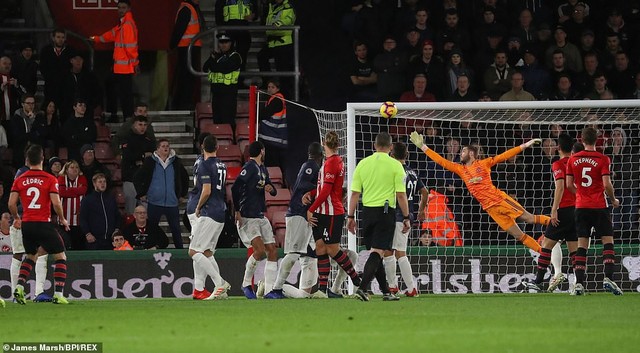 VIDEO Southampton 2-2 Man Utd: Lukaku, Herrera cứu nguy - Ảnh 2.