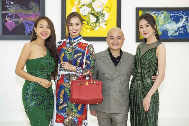 Phương Oanh, Lã Thanh Huyền cùng nhiều nghệ sĩ trẻ quy tụ tại triển lãm Tâm hồn của NTK Cao Minh Tiến - Ảnh 11.