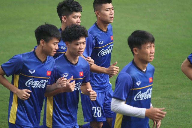 ĐT Việt Nam tập buổi đầu tiên chuẩn bị cho Asian Cup 2019 - Ảnh 2.