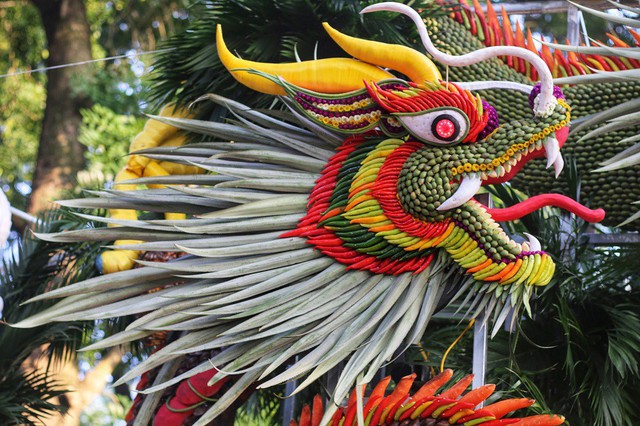 Mãn nhãn tác phẩm hình rồng “khổng lồ” được tạo từ 1,2 tấn hoa quả ở Hà Nội - Ảnh 2.