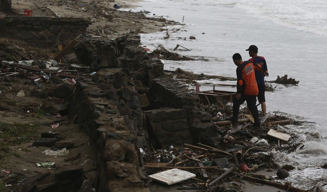 Indonesia: Số người thiệt mạng do sóng thần tăng lên 373 người - Ảnh 11.
