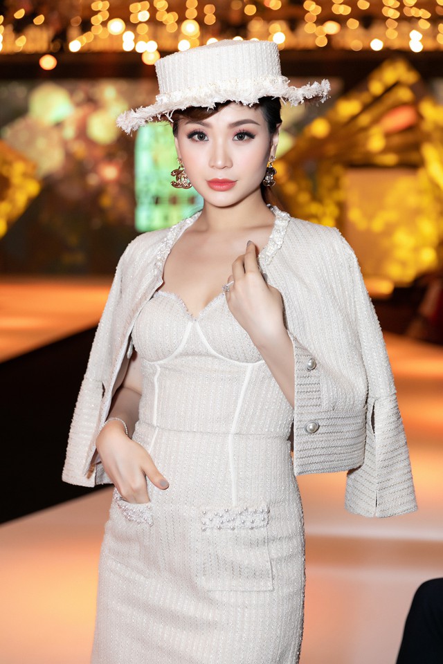 BTV Diễm Trang biến hóa với phong cách quý tộc cổ điển bên con gái - Ảnh 3.