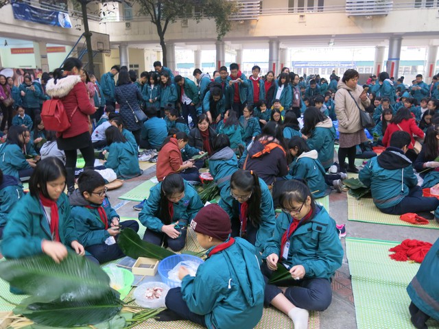 Hội chợ Tết từ thiện tại trường THCS, THPT Nguyễn Tất Thành - Ảnh 5.
