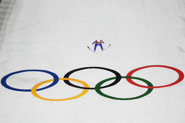 Những hình ảnh ấn tượng trong ngày thi đấu thứ 11 của Olympic PyeongChang 2018 - Ảnh 2.
