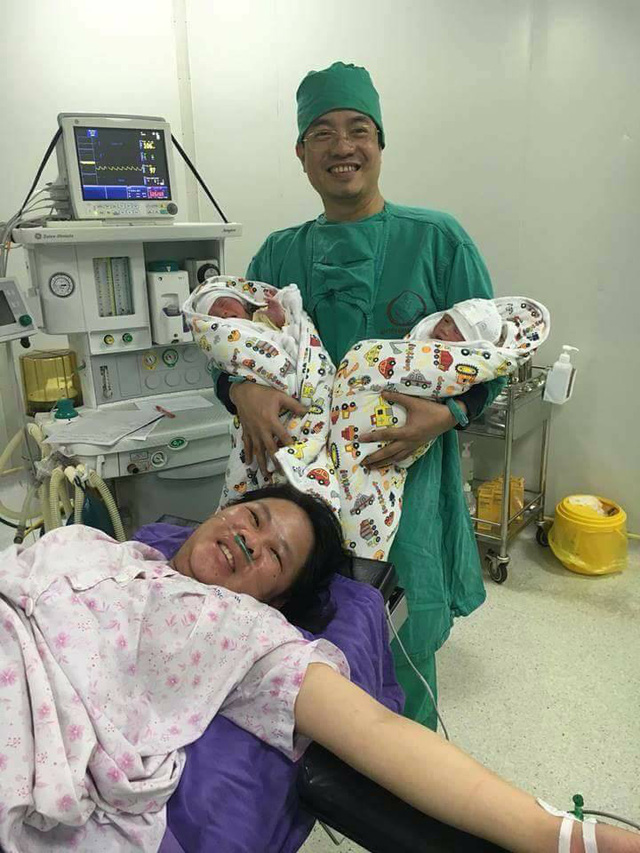 Quảng Ninh: Hai bé sinh đôi cùng trứng đầu tiên nhờ thụ tinh ống nghiệm IVF - Ảnh 1.