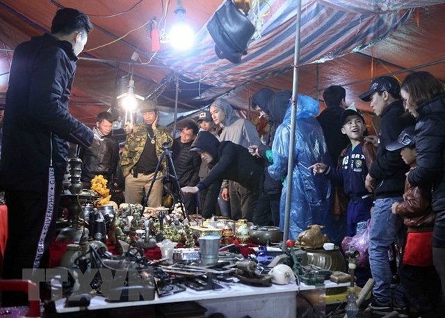 Bất chấp trời mưa rét, hội chợ Viềng Nam Định vẫn tấp nập - Ảnh 8.