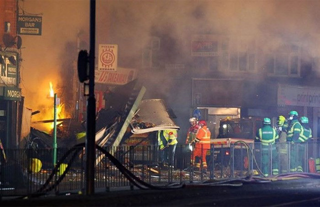 Hiện trường vụ nổ lớn ở thành phố Leicester, Anh - Ảnh 2.