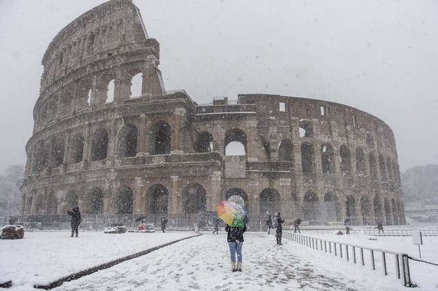 Bão tuyết hiếm hoi tràn qua thủ đô Rome, Italy - Ảnh 1.