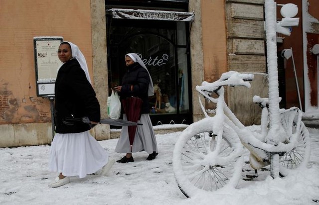 Chùm ảnh: Châu Âu lại chìm trong giá rét và bão tuyết bất thường - Ảnh 12.