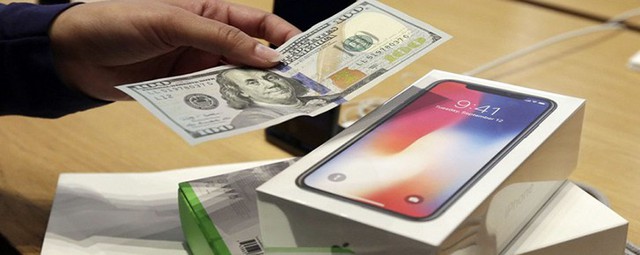 Kiếm cả triệu USD nhờ bán iPhone và iPad dỏm trên đất Mỹ - Ảnh 1.