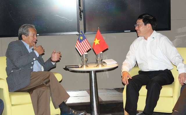 PTTg Phạm Bình Minh gặp song phương Bộ trưởng Bộ Ngoại giao Singapore và Malaysia - Ảnh 2.