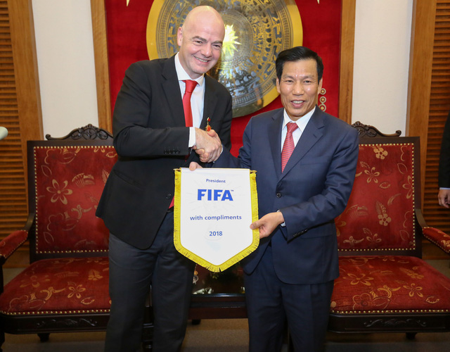 Ảnh: Chủ tịch FIFA Gianni Infantino trong chuyến thăm và làm việc tại Việt Nam - Ảnh 2.
