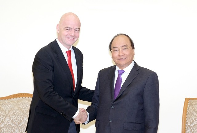 Thủ tướng Nguyễn Xuân Phúc tiếp Chủ tịch FIFA - Ảnh 2.