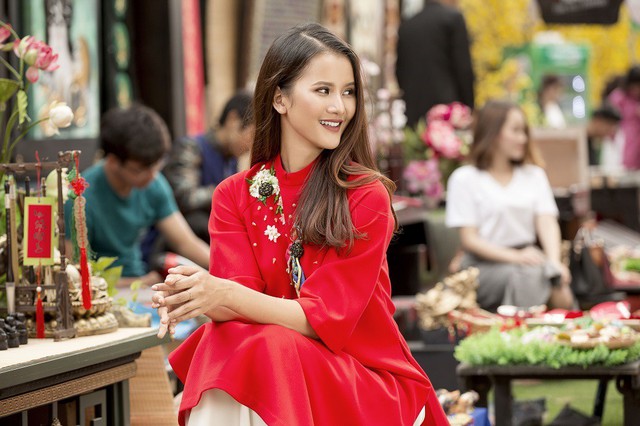 Bộ đôi quán quân Vietnams Next Top Model tươi tắn trong phong cách cô Ba Sài Gòn - Ảnh 11.