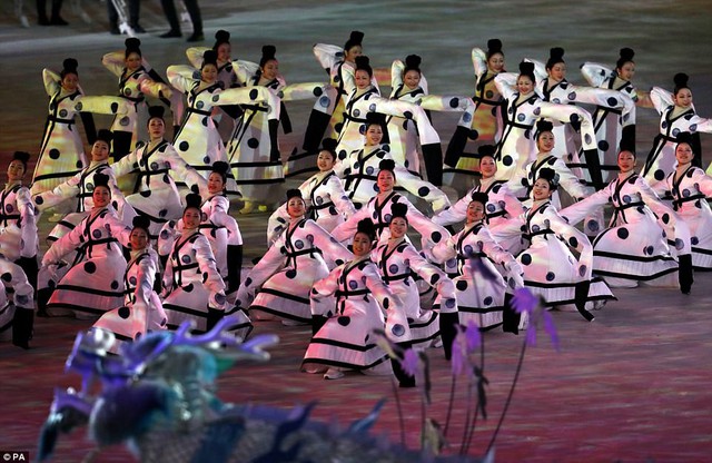 ẢNH: Lễ khai mạc đầy màu sắc của Olympic Pyeongchang 2018 - Ảnh 4.