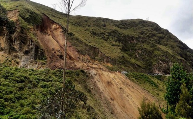 Colombia: Xe bus rơi xuống vực, ít nhất 13 người thiệt mạng - Ảnh 2.